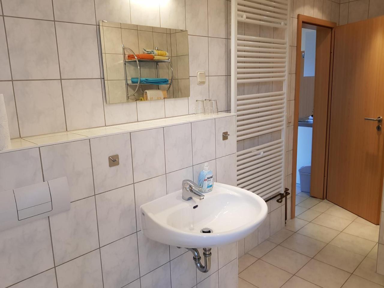 Apartments Und Bistro Zum Glasmacher Gehlberg Ngoại thất bức ảnh